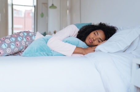 Pessoas otimistas dormem mais e melhor, segundo pesquisa científica
