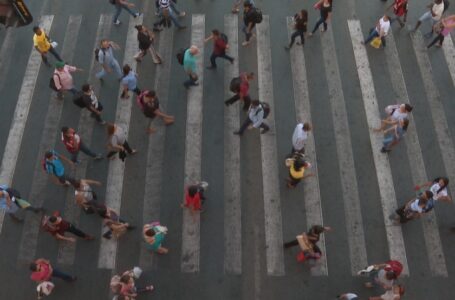 Mulheres precisam ‘criar estratégias’ para caminhar com segurança em Brasília, diz pesquisa da UnB
