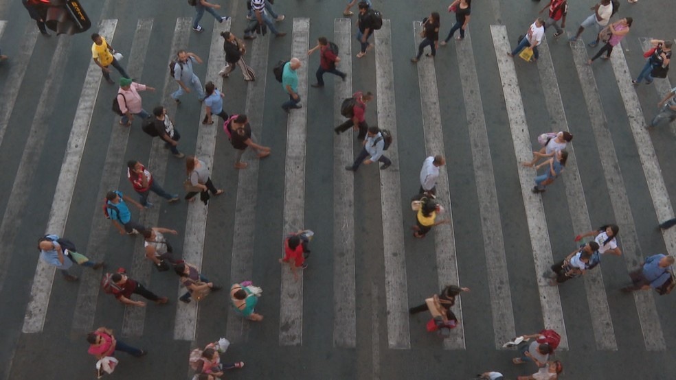 Mulheres precisam ‘criar estratégias’ para caminhar com segurança em Brasília, diz pesquisa da UnB