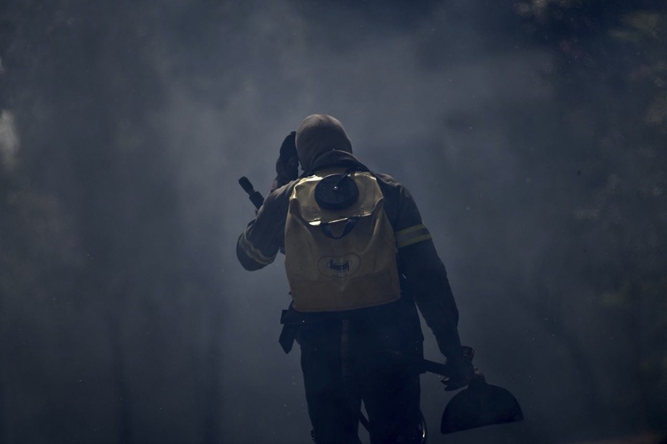 Quais são os primeiros socorros necessários em caso de incêndio