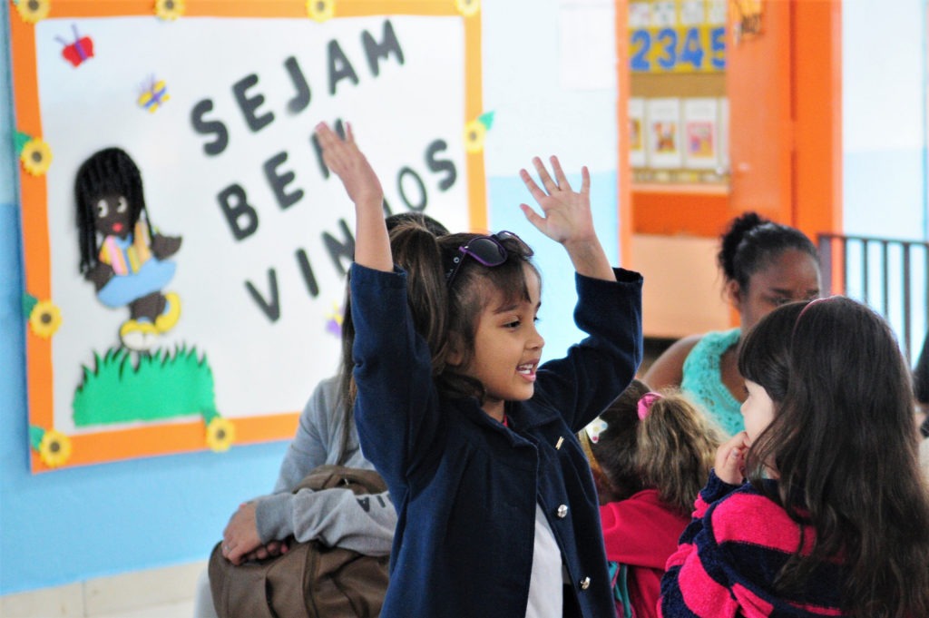 Volta às aulas anima pais e alunos da rede pública de ensino