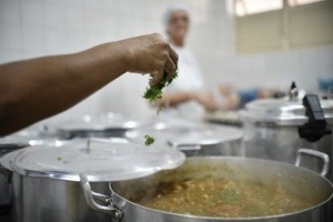 Secretaria começa a normalizar fornecimento de proteína animal nas escolas