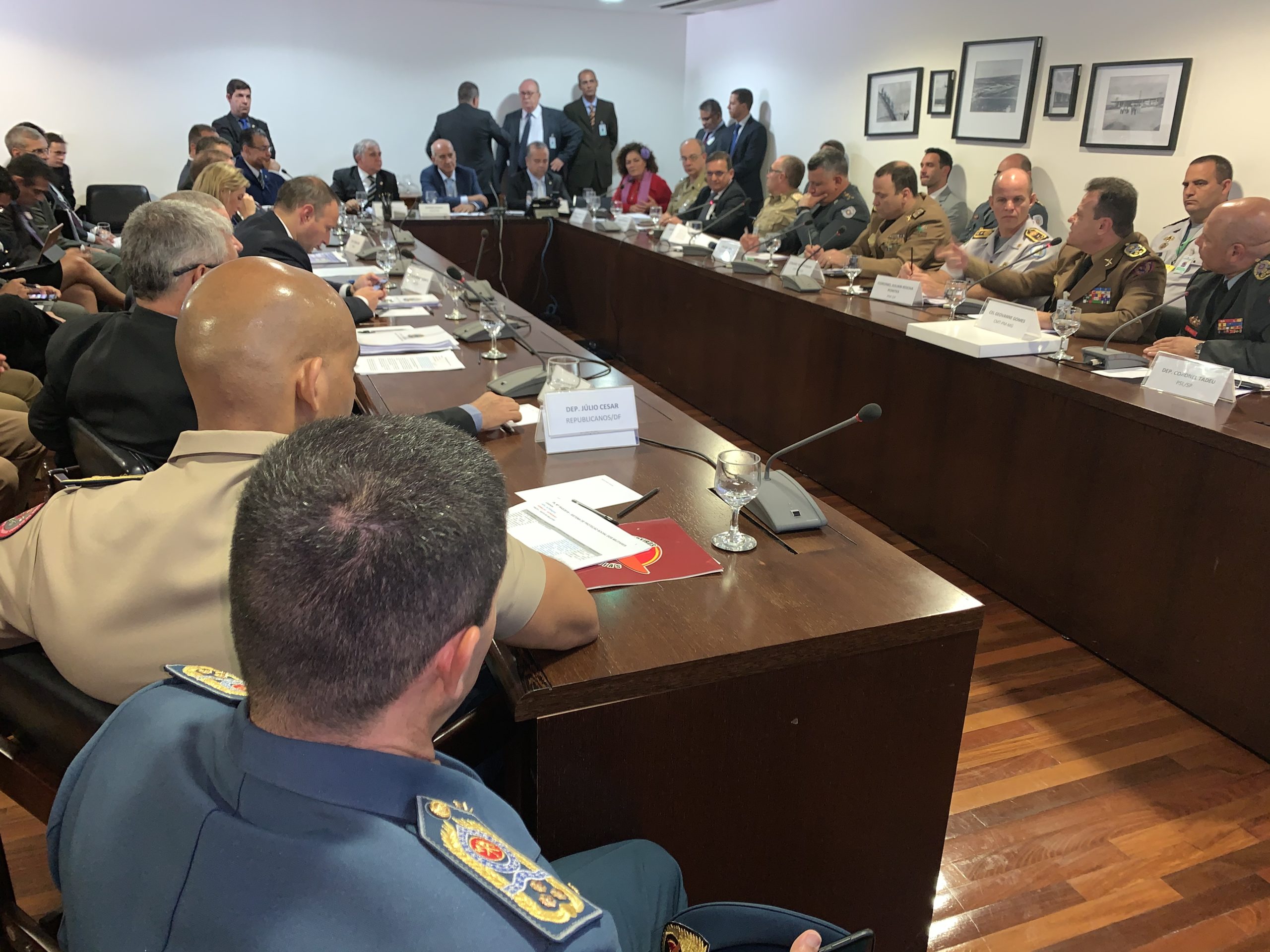 Izalci defende forças de segurança no Palácio do Planalto