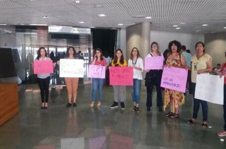 Mulheres protestam na CLDF para pedir instauração da CPI do Feminicídio