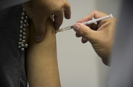 Brasil reforça campanha de vacinação em municípios de fronteira
