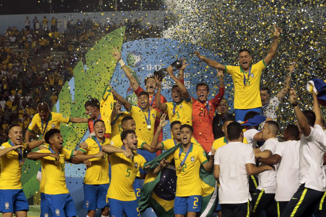 Brasil vence México de virada, com gol nos acréscimos do 2º tempo