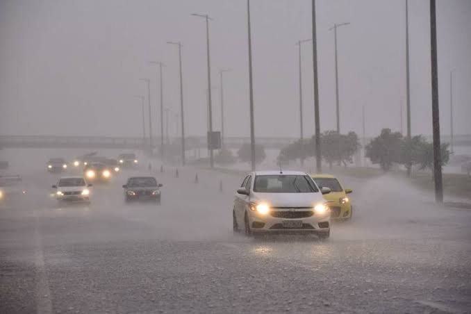 Chuva forte provoca alagamentos e falta de energia em Brasília