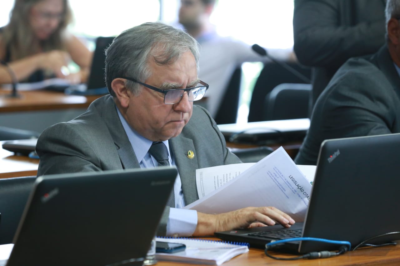 Senado aprova projeto de Izalci que protege consumidor de cobrança abusiva de dívidas