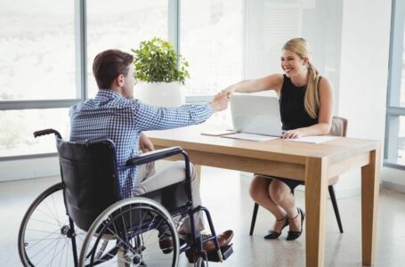Acordo entre Sejus e Setrab vai ampliar oferta de emprego para pessoa com deficiência no DF