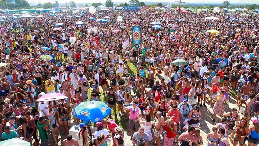 Veja o que abre e o que fecha no Carnaval