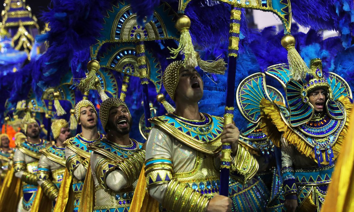 Águia de Ouro é campeã do carnaval de São Paulo pela primeira vez