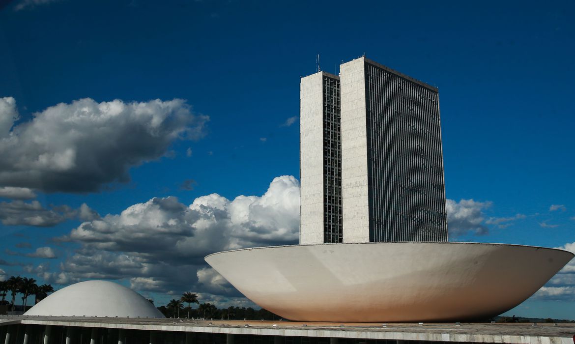 Auxílio emergencial: governo apoia aumento de trabalhadores atendidos