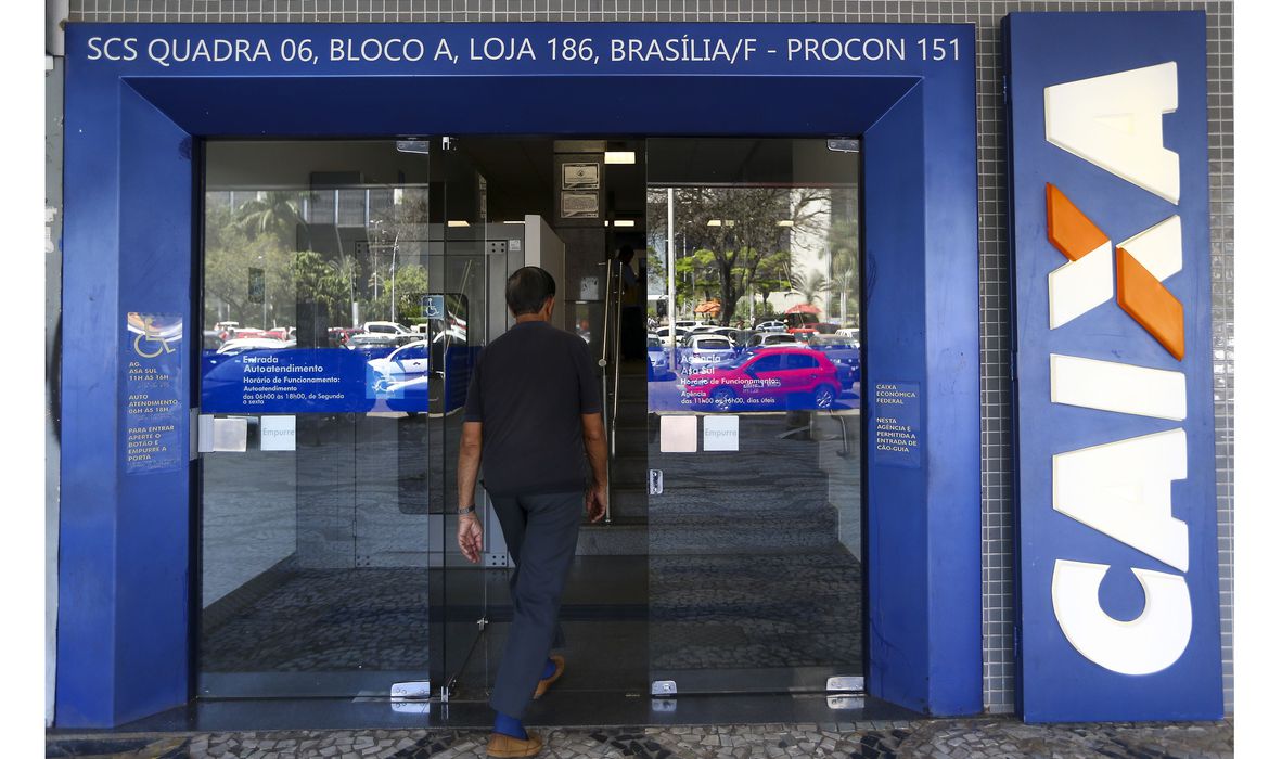 Caixa paga auxílio a 5 milhões de beneficiários cadastrados