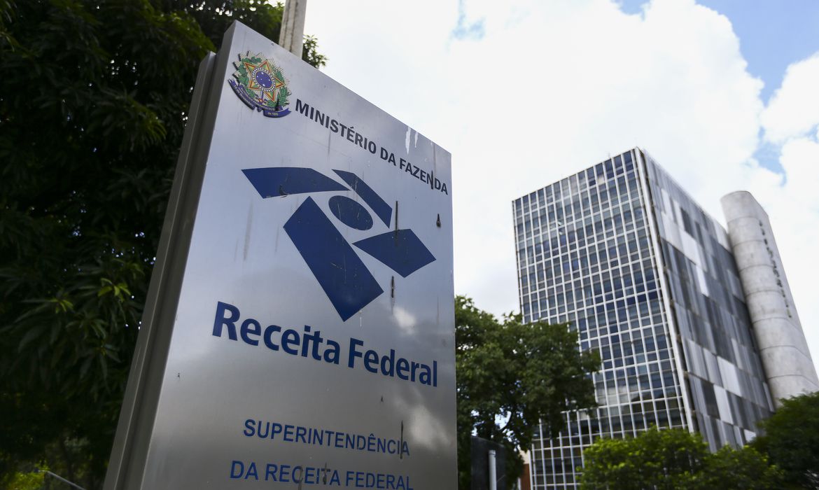 Receita regulariza CPFs com pendências para pagamento de auxílio