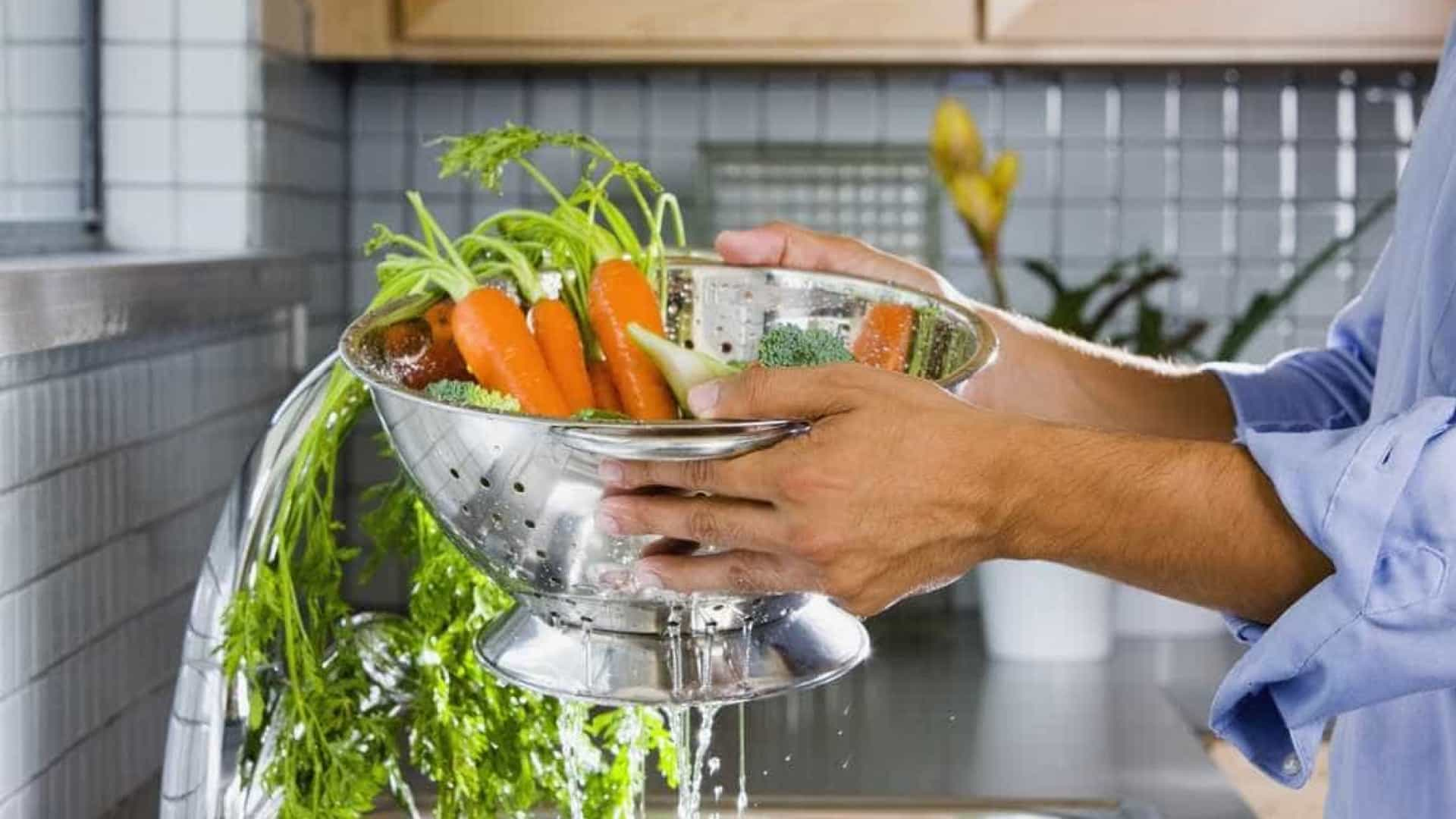 Aprenda a forma correta de higienizar frutas, verduras, legumes e embalagens