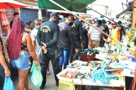 Coronavírus: primeira capital do Brasil em lockdown tem ruas lotadas e trânsito intenso