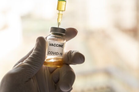 Vacina promissora contra o coronavírus encontra um problema surreal