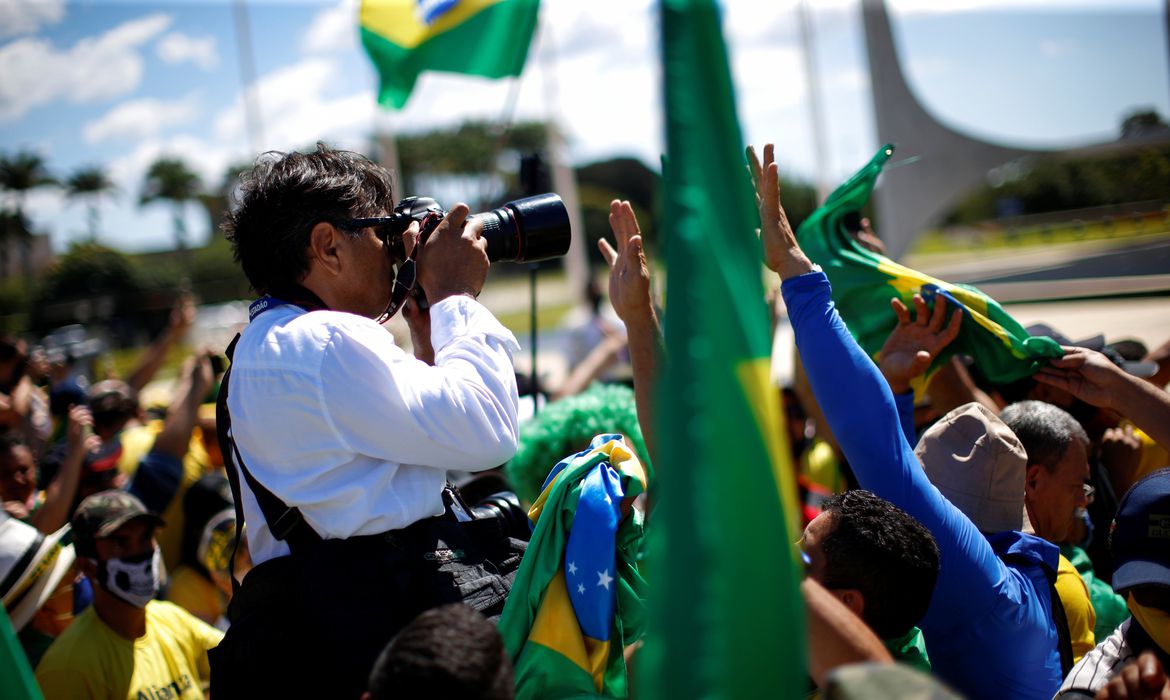 PGR pede investigação de agressões a jornalistas durante manifestação