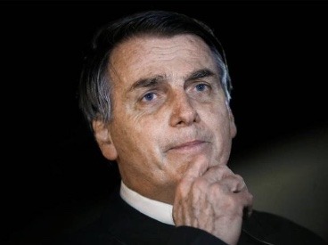 Bolsonaro diz que nomeou ministro por relação com família de Silvio Santos