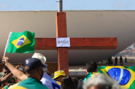 Manifestantes pró-Bolsonaro protestam contra governadores em Brasília