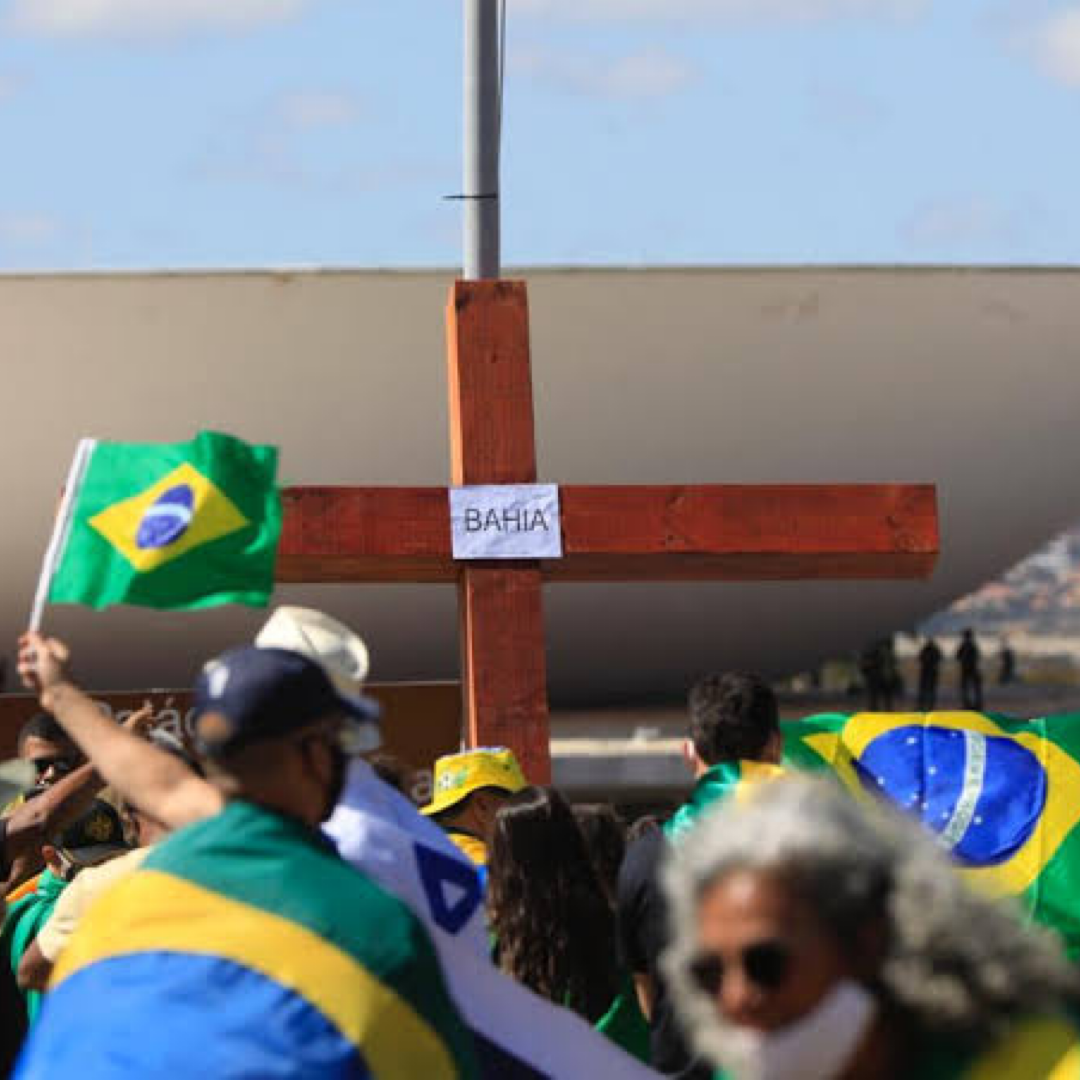 Manifestantes pró-Bolsonaro protestam contra governadores em Brasília