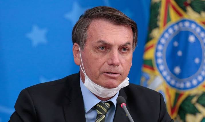 COM SUSPEITA DE COVID | Bolsonaro faz exame e cancela agenda da semana