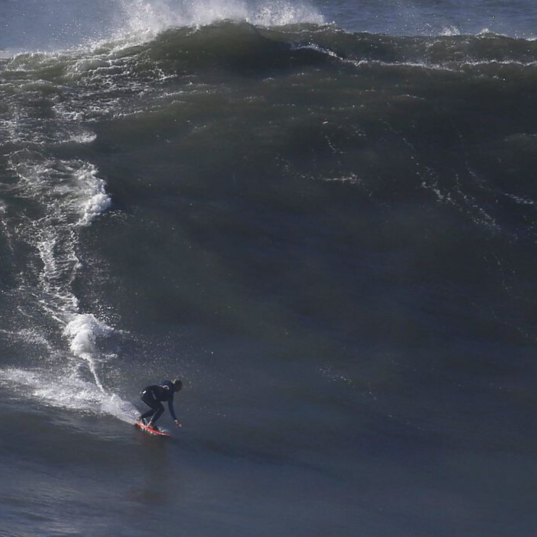 Brasileiros concorrem a prêmios de ondas gigantes