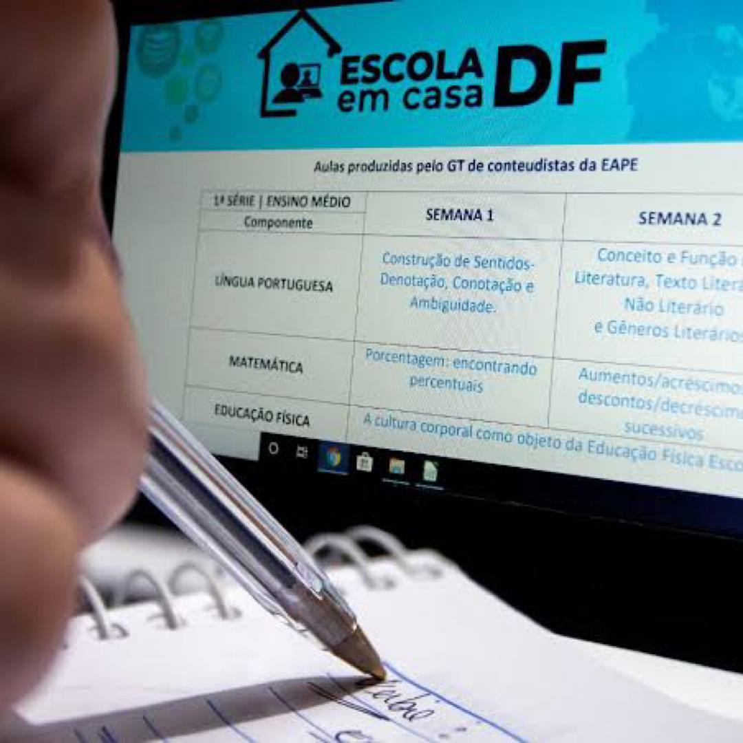 Escolas públicas do DF reiniciam ano letivo não presencial