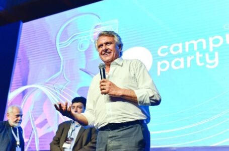Governador Ronaldo Caiado faz palestra no palco mundo da Campus Party