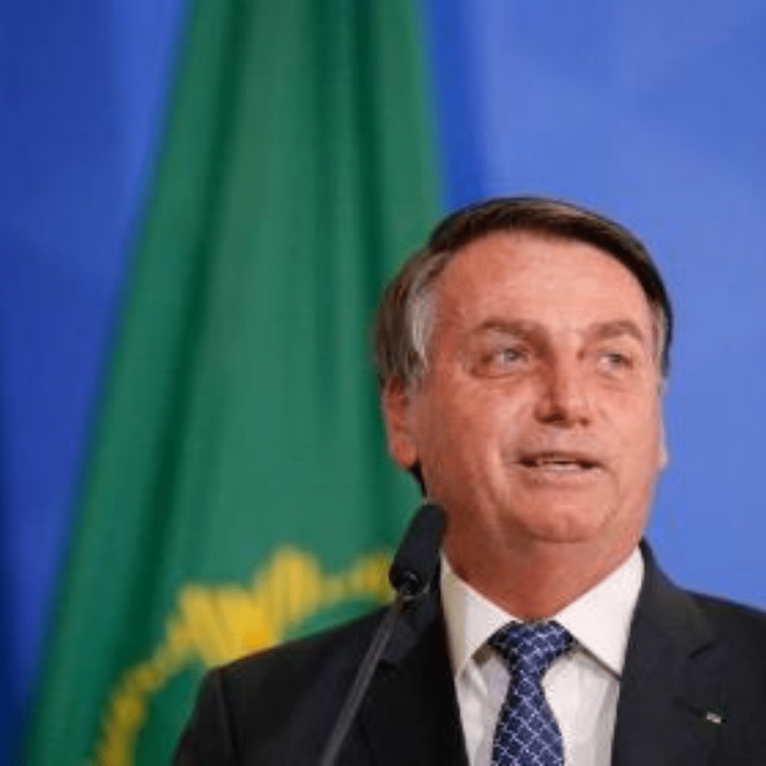 Bolsonaro prorroga novamente programa de redução de salários e jornada