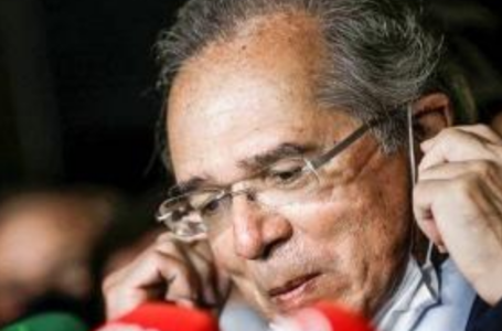 “Carrinho, entrada perigosa”, diz Guedes sobre chamada de Bolsonaro