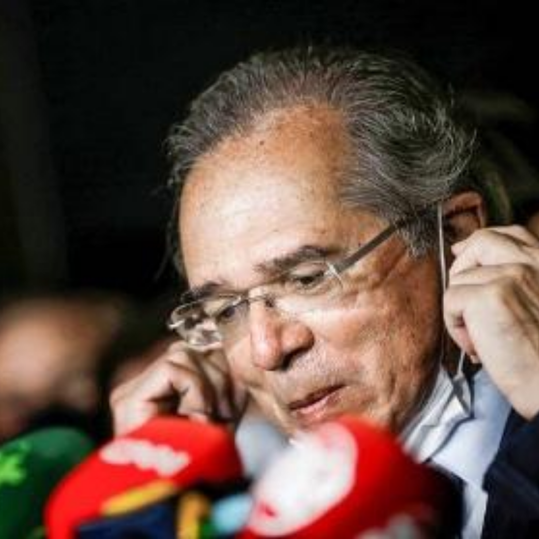 “Carrinho, entrada perigosa”, diz Guedes sobre chamada de Bolsonaro