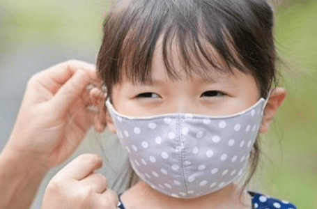 COVID-19 e o uso de máscaras em crianças: Devo ou não colocar?