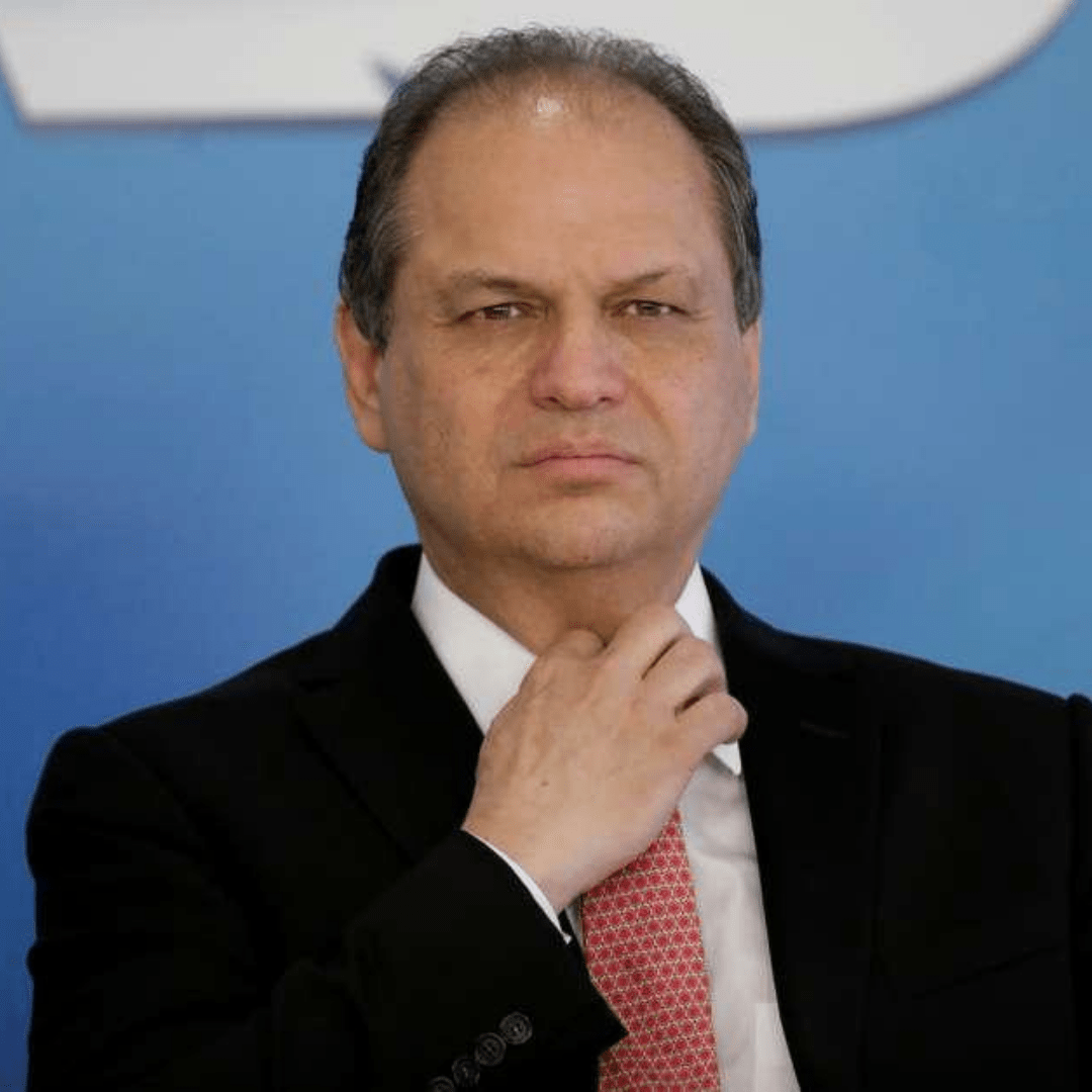 Novo líder do governo defende distribuição de cargos