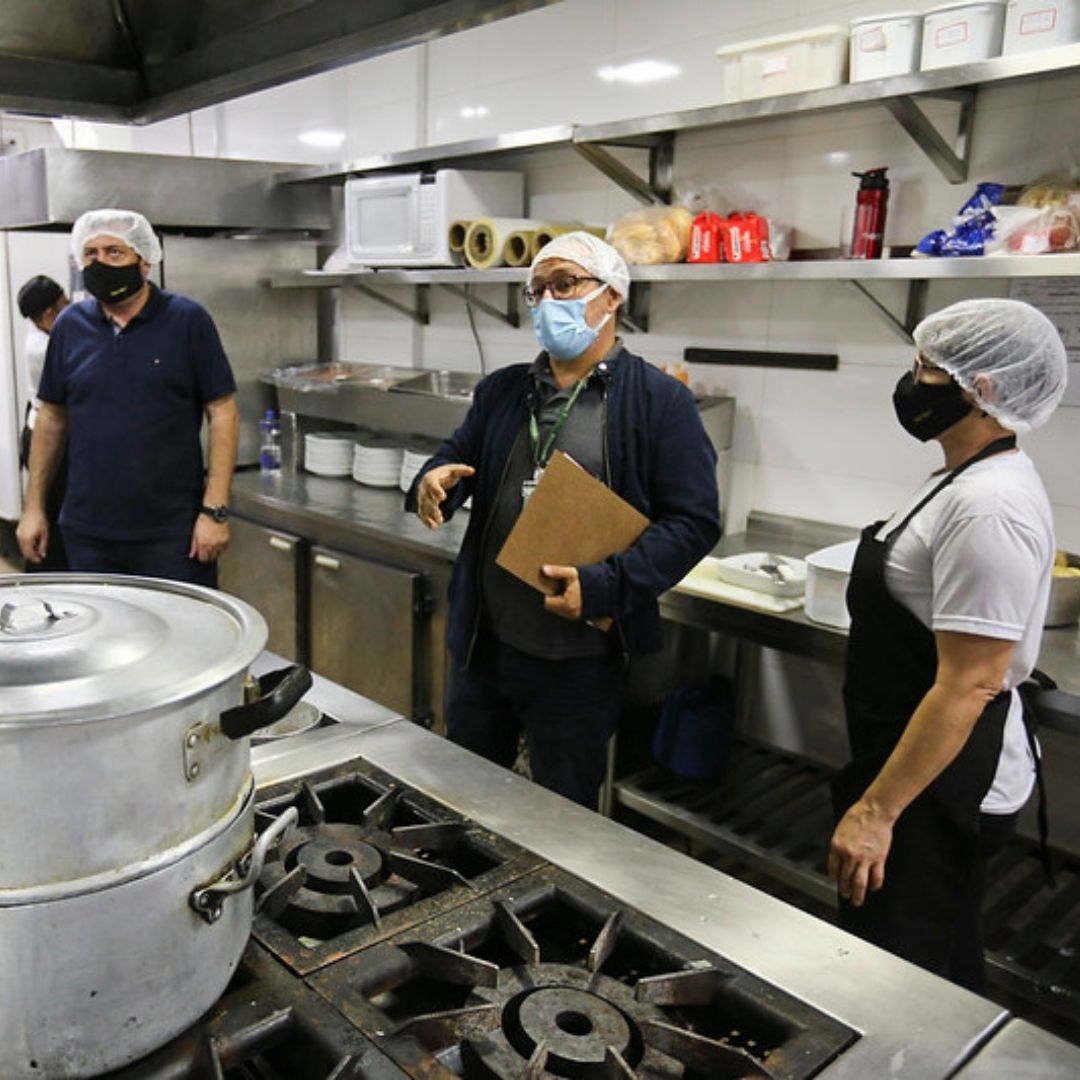 Vigilância Sanitária vistoria mais de 800 bares e restaurantes em agosto