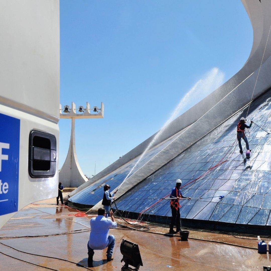 Aos 50 anos, Catedral de Brasília ganha banho de conservação