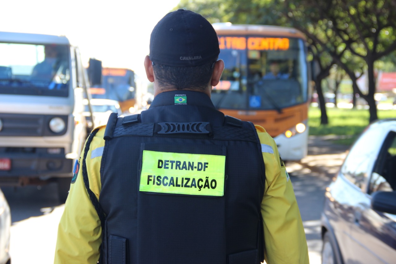 Veículos com placa final 1 e 2 devem ser licenciados até 30 de setembro