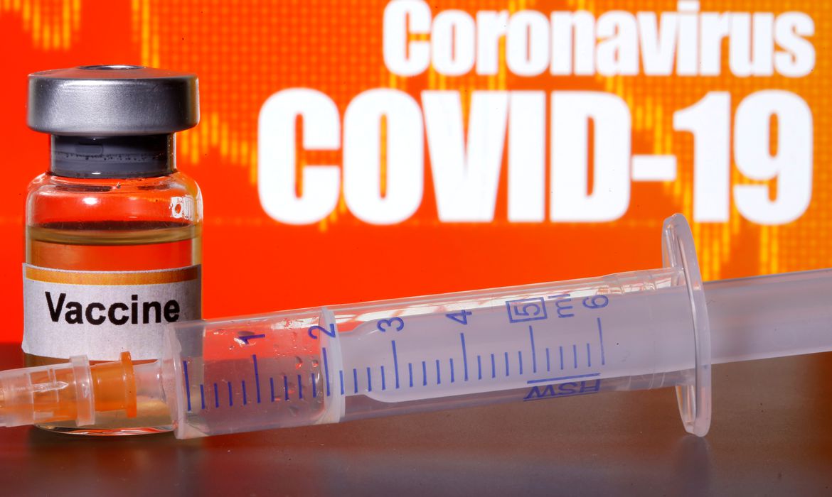 Anvisa amplia número de voluntários para testar vacina de Oxford