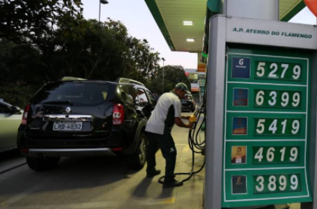 Preço da gasolina sobe pelo 5º mês em outubro e retoma nível de março