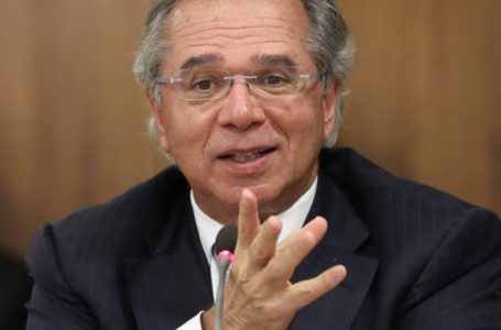 Guedes vê queda do PIB de 4% em 2020, reforça apoio de Bolsonaro a teto de gastos