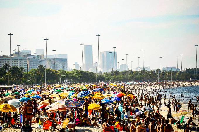 Brasil ainda está longe de superar 1ª onda da covid-19, segundo analistas