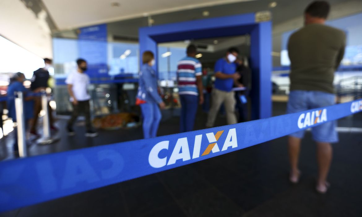 Caixa paga R$ 1,2 bi de auxílio emergencial para nascidos em abril