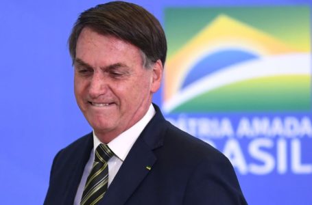 Mesmo sem indícios de fraudes, Bolsonaro volta a questionar urnas eletrônicas