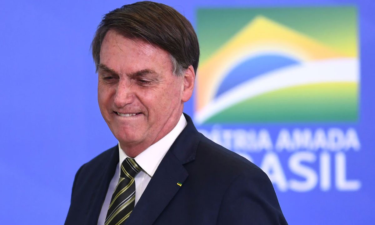 Mesmo sem indícios de fraudes, Bolsonaro volta a questionar urnas eletrônicas