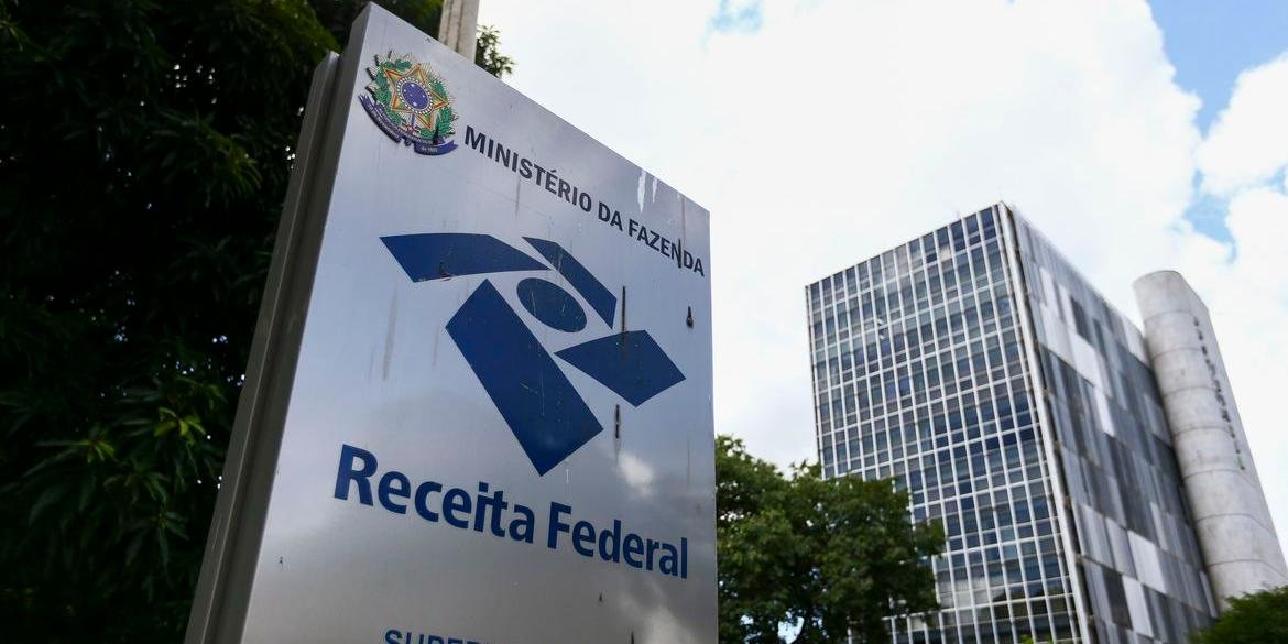 Receita paga restituição do IR 2020 para quem caiu na malha fina