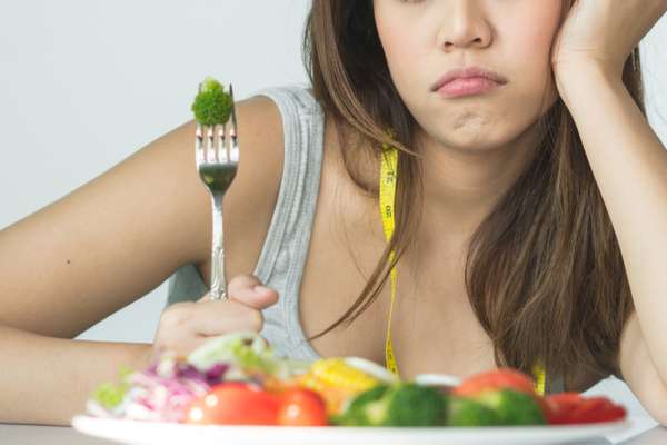 Descubra como a ansiedade pode estar sabotando a sua dieta