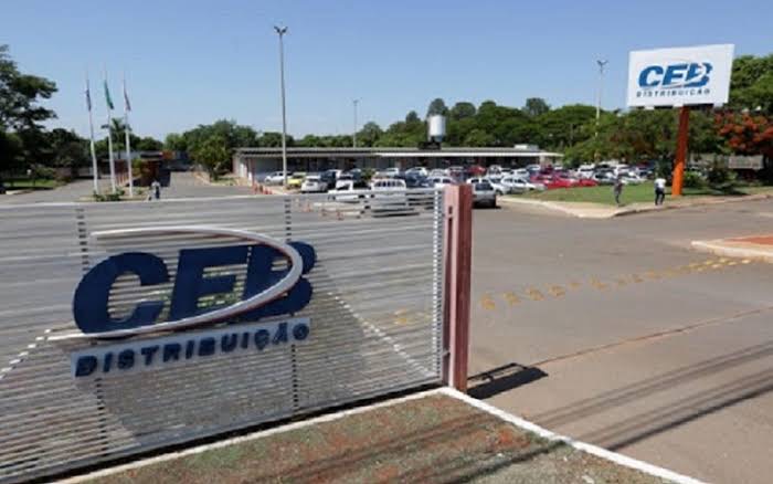 Resistentes à privatização funcionários da CEB ameaçam entrar em greve