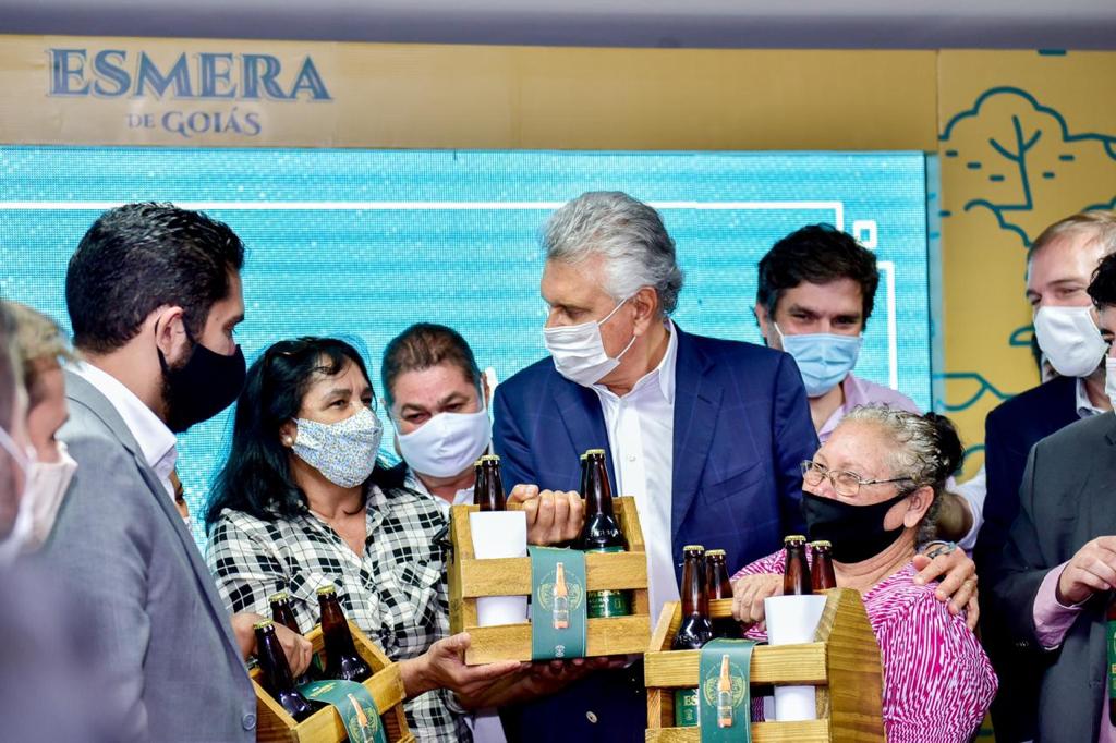 Caiado celebra lançamento da cerveja regional Esmera, feita por goianos e para goianos