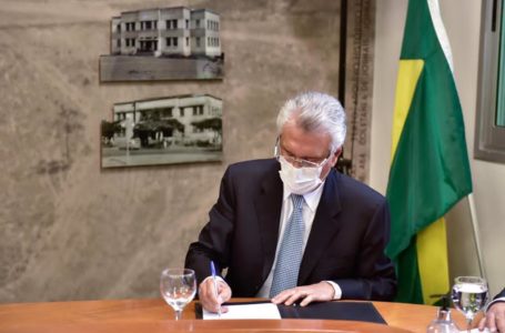 Governador assina acordo com Fundepec que viabiliza quase R$ 5 milhões para ações de melhoria da malha viária em Goiás