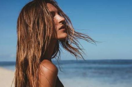 Como cuidar do cabelo no verão corretamente e evitar fios ressecados